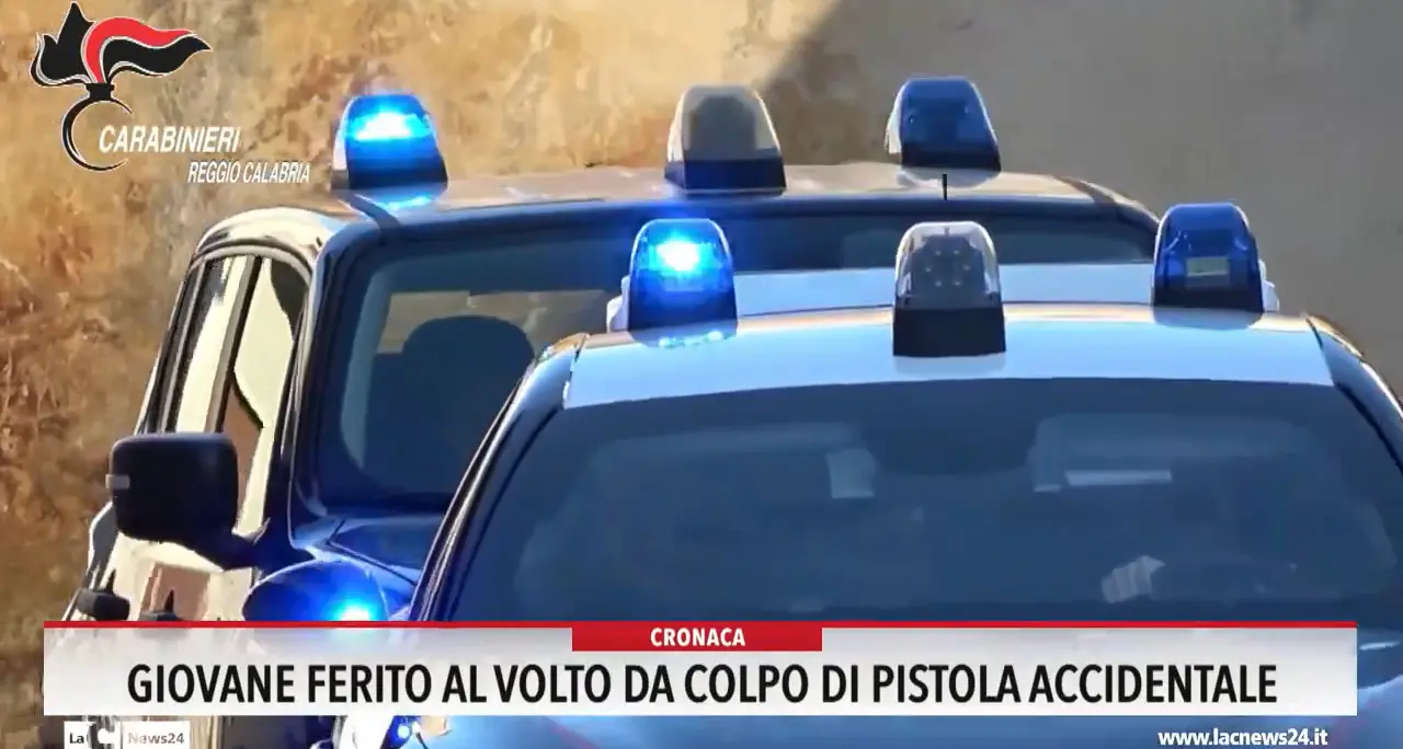 Giovane ferito al volto da colpo di pistola accidentale