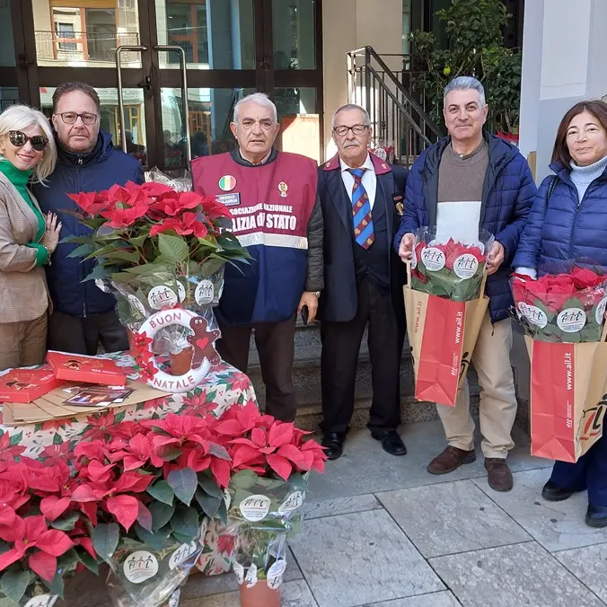 Anps Polizia di Stato e DonatoriNati insieme per promuovere\u00A0la campagna “AIL Stella di Natale 2025”\n