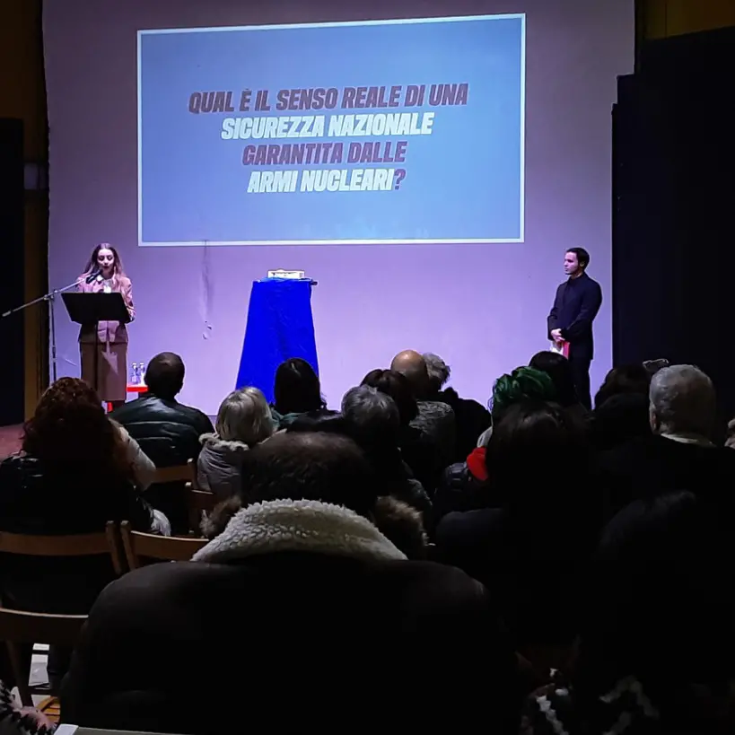 Cosenza accende la coscienza sul disarmo nucleare: la lezione della mostra “Senzatomica” è tremendamente attuale\n