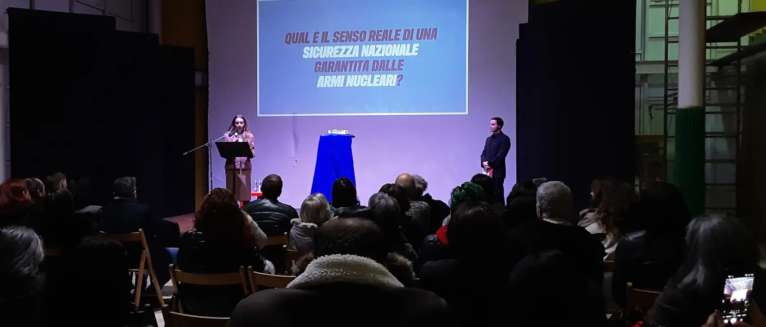 Cosenza accende la coscienza sul disarmo nucleare: la lezione della mostra “Senzatomica” è tremendamente attuale\n