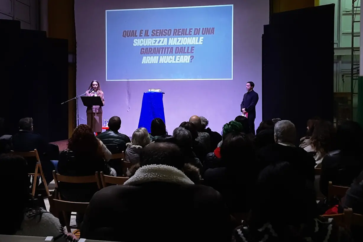Cosenza accende la coscienza sul disarmo nucleare: la lezione della mostra “Senzatomica” è tremendamente attuale\n