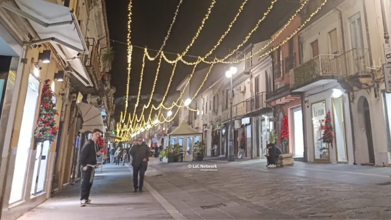 A Vibo un\u00A0Natale a luci spente (nonostante le luminarie), un lettore racconta la città «rassegnata»\n