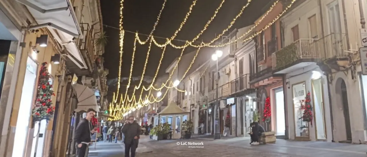 A Vibo un\u00A0Natale a luci spente (nonostante le luminarie), un lettore racconta la città «rassegnata»\n