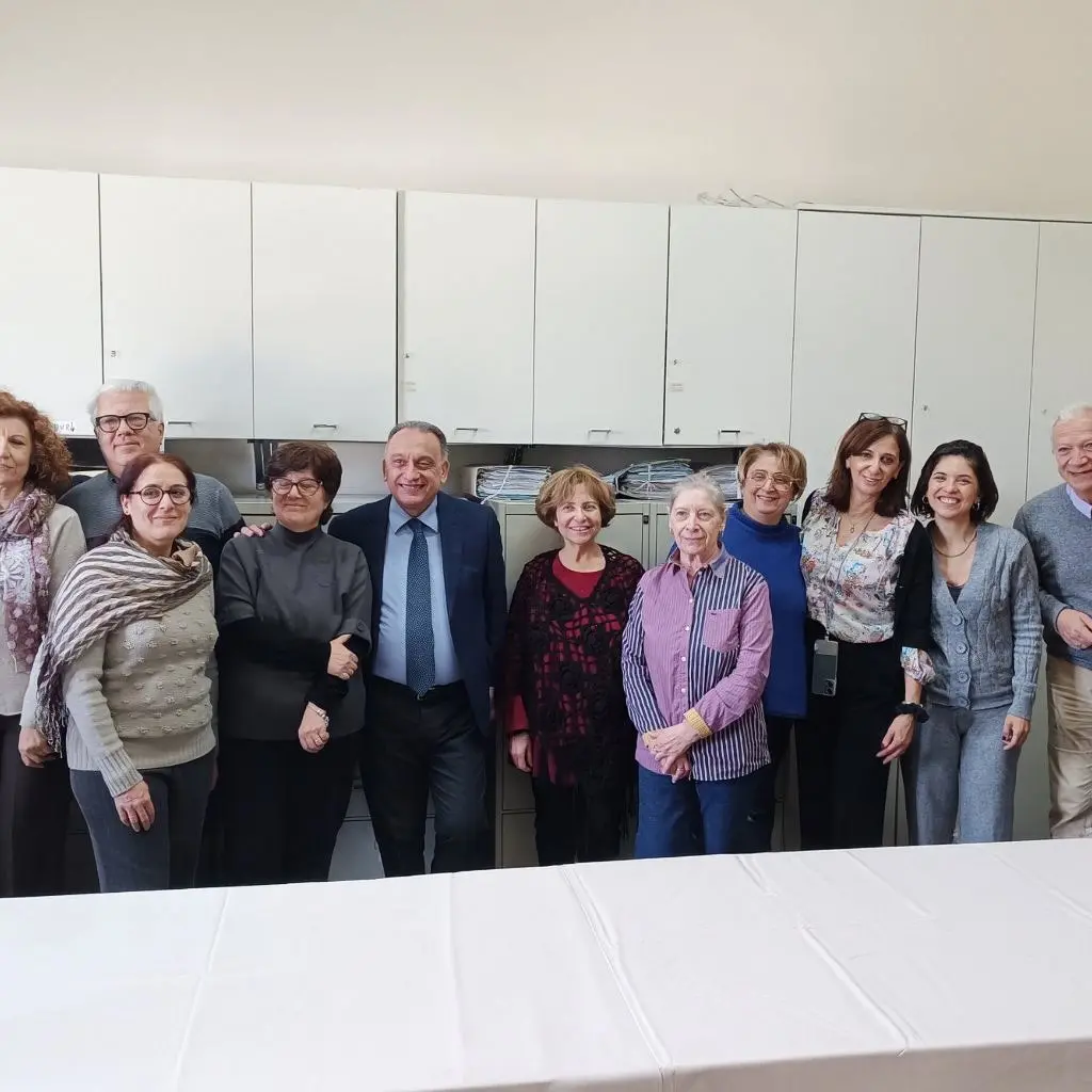 Il dirigente dell’avvocatura comunale Saverio Molica va\u00A0in pensione:\u00A0momento di festa a Palazzo de Nobili\u00A0\n