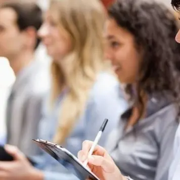 Calabria\u00A0maglia nera dell’attrattività giovanile: il Rapporto CNEL fotografa un’emorragia senza precedenti\n