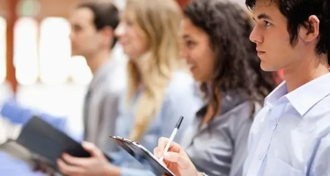 Calabria\u00A0maglia nera dell’attrattività giovanile: il Rapporto CNEL fotografa un’emorragia senza precedenti\n