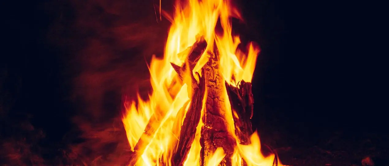 Il “Luminerio” dell’Immacolata: i fuochi che illuminano i cieli di San Marco Argentano per fare luce alla Madonna\n