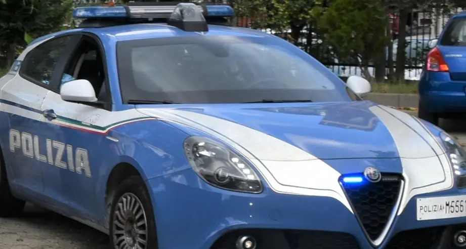 Uccide a martellate la nonna e si dà alla fuga, arrestato 30enne ad Ostia\n