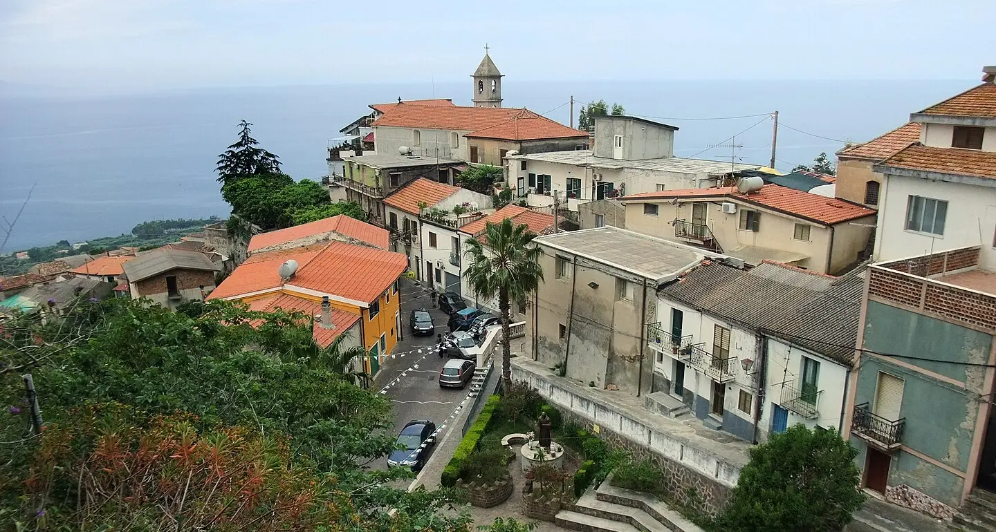 «Ripartiamo dal nostro paese»: l’appello politico (ma non troppo) che riaccende il dibattito sul futuro di Joppolo\n