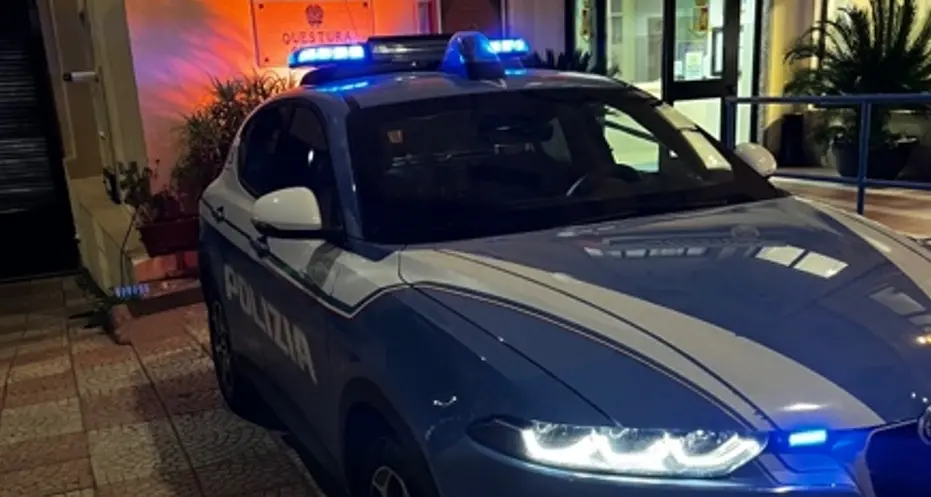 Spaccio di cocaina a Crotone, arrestato 16enne: in casa nascondeva droga già suddivisa pronta alla vendita\n