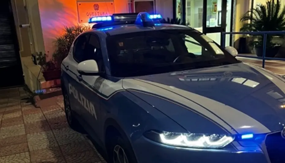 Spaccio di cocaina a Crotone, arrestato 16enne: in casa nascondeva droga già suddivisa pronta alla vendita\n