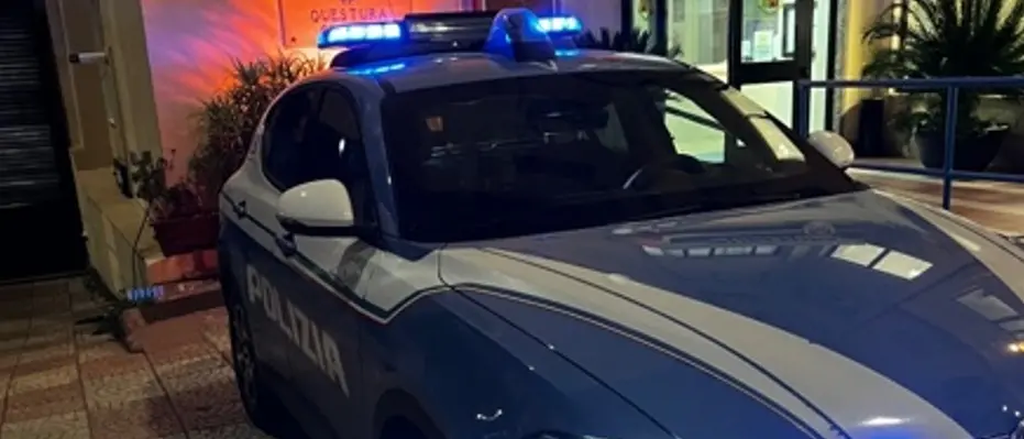 Spaccio di cocaina a Crotone, arrestato 16enne: in casa nascondeva droga già suddivisa pronta alla vendita\n