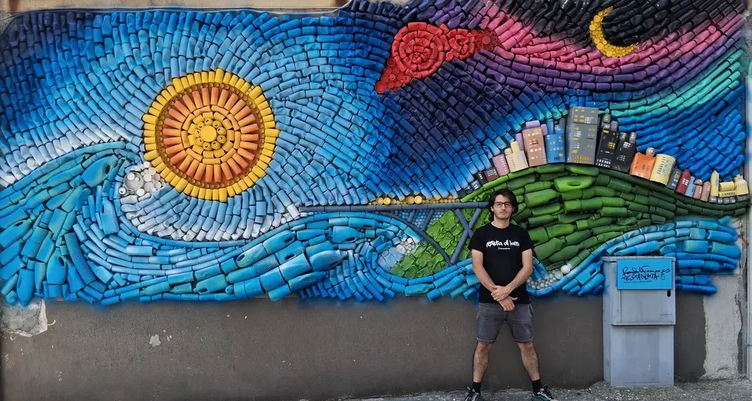 Da assistente di volo a “Testa di Latta”: così Rocco Del Franco reinventa l’arte in Calabria (e Spagna) tra lattine e\u00A0mosaici\n