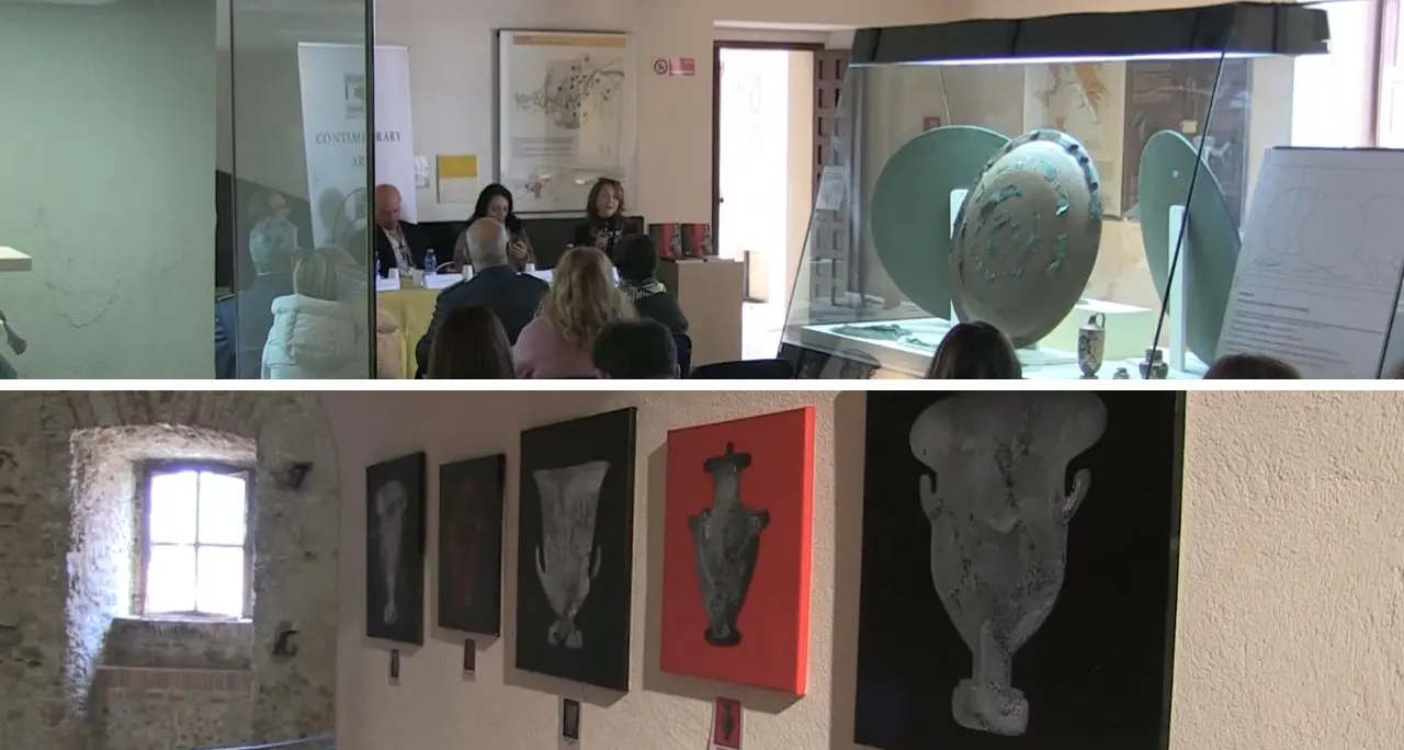 Mostra Archetypos: al Museo di Vibo l’incontro tra i vasi della pittrice\u00A0Giko e i reperti della Magna Grecia