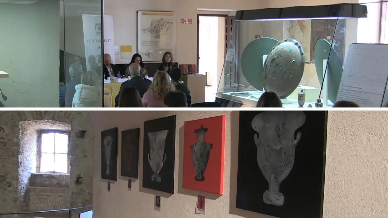 Mostra Archetypos: al Museo di Vibo l’incontro tra i vasi della pittrice\u00A0Giko e i reperti della Magna Grecia