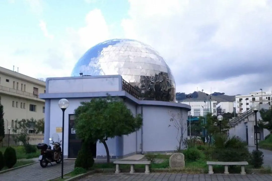 Sotto le stelle di Natale 2025: un mese di iniziative al Planetario Pythagoras di Reggio Calabria\n