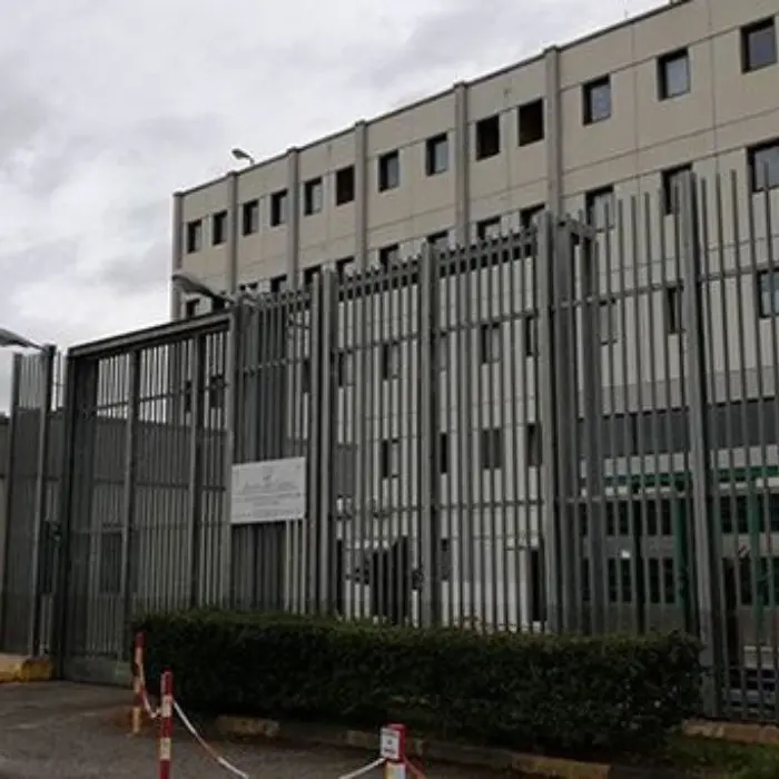 Detenuto aggredisce due poliziotti penitenziari nel carcere di Castrovillari mentre va a telefonare alla famiglia\n\n\n