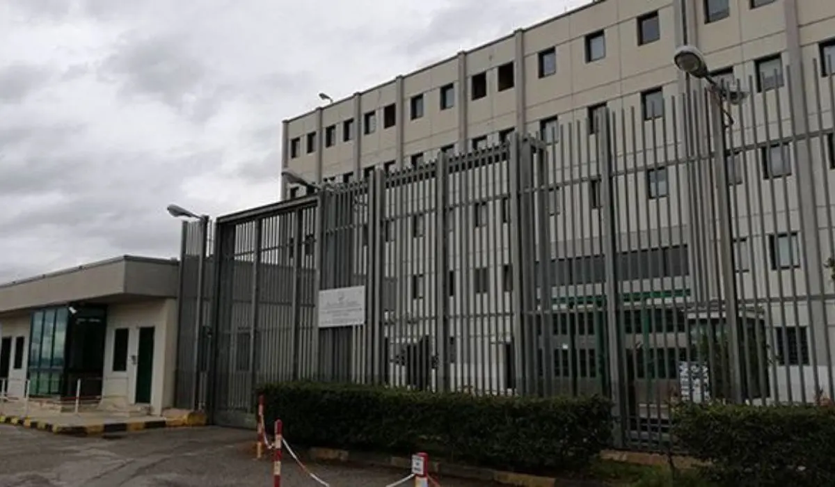 Detenuto aggredisce due poliziotti penitenziari nel carcere di Castrovillari mentre va a telefonare alla famiglia\n\n\n