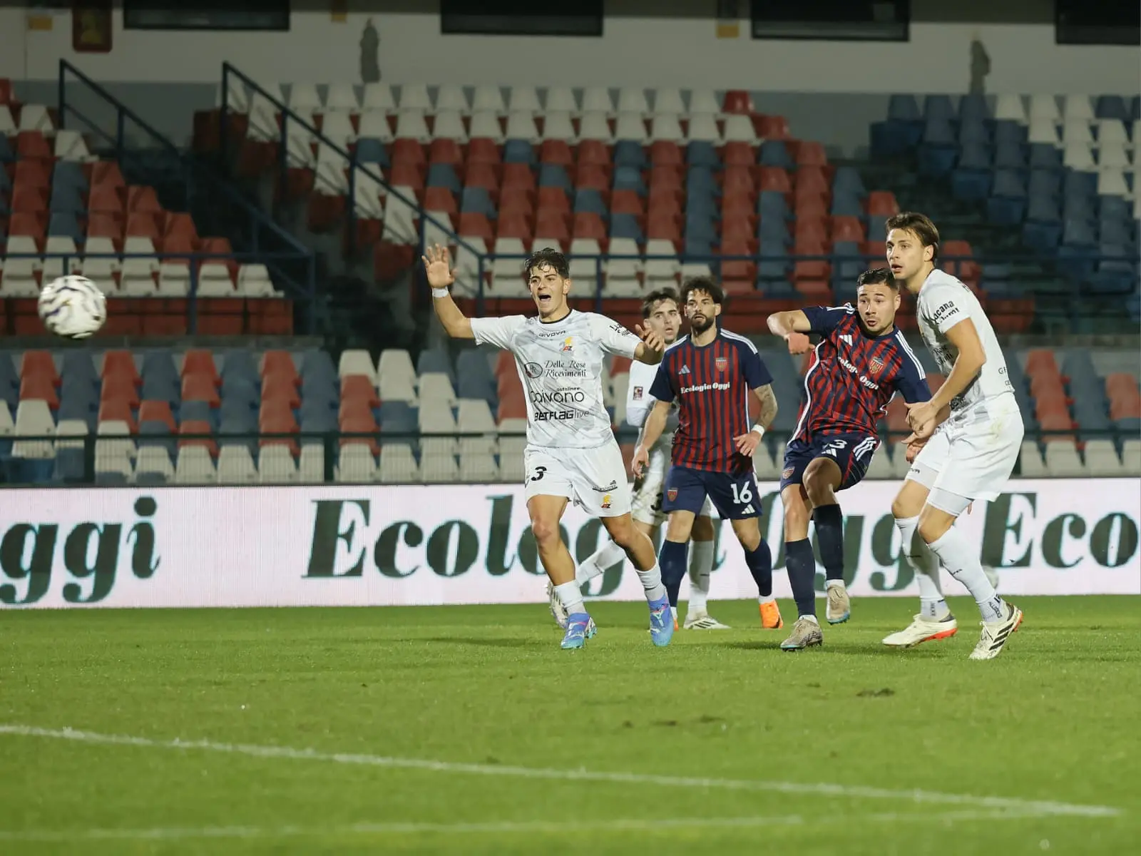 Cosenza-Picerno: le pagelle. Achour è il migliore dei rossoblù, male Beretta