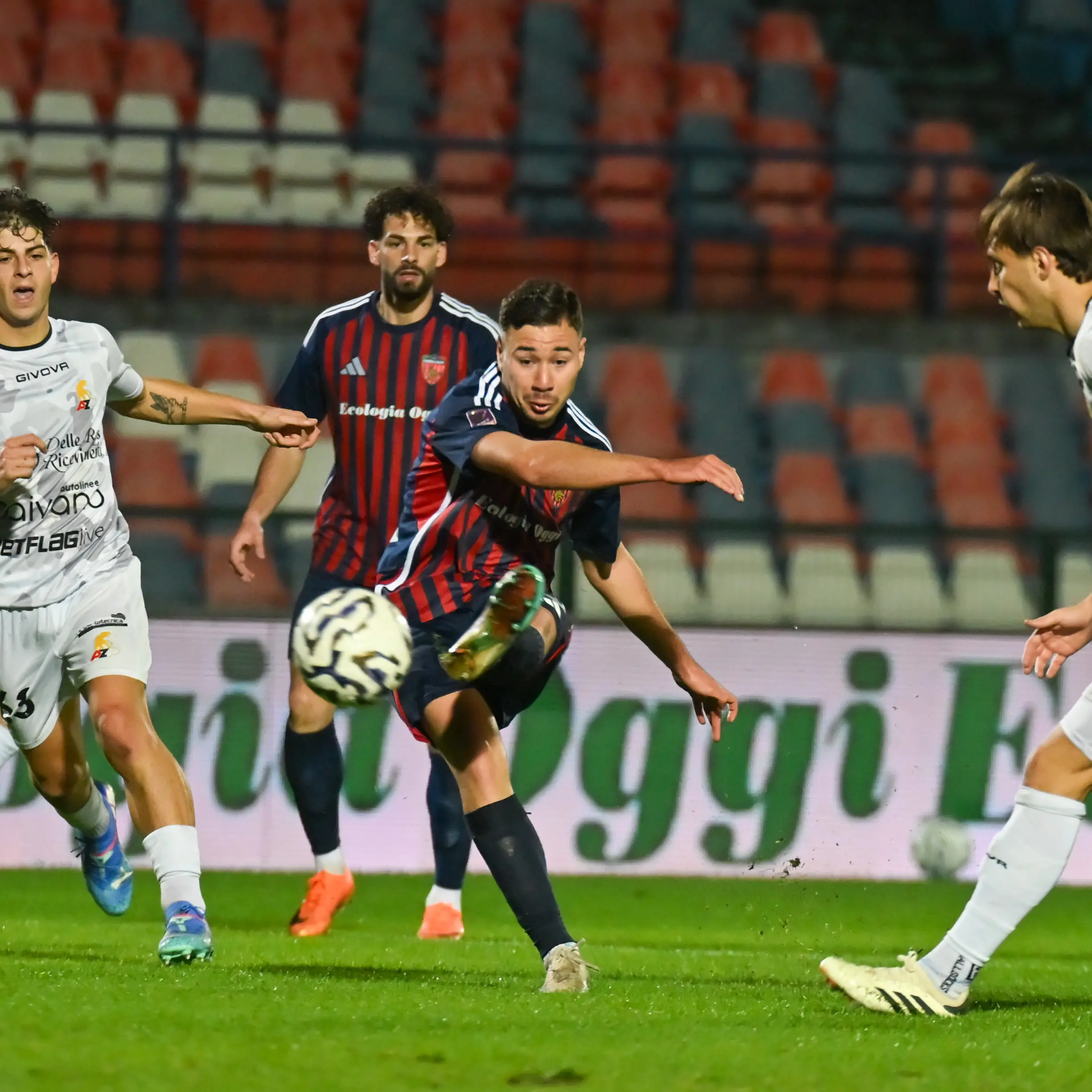 Cosenza-Picerno 1-0, i lupi non brillano ma portano a casa la vittoria: cosa serve per avvicinarsi alla vetta