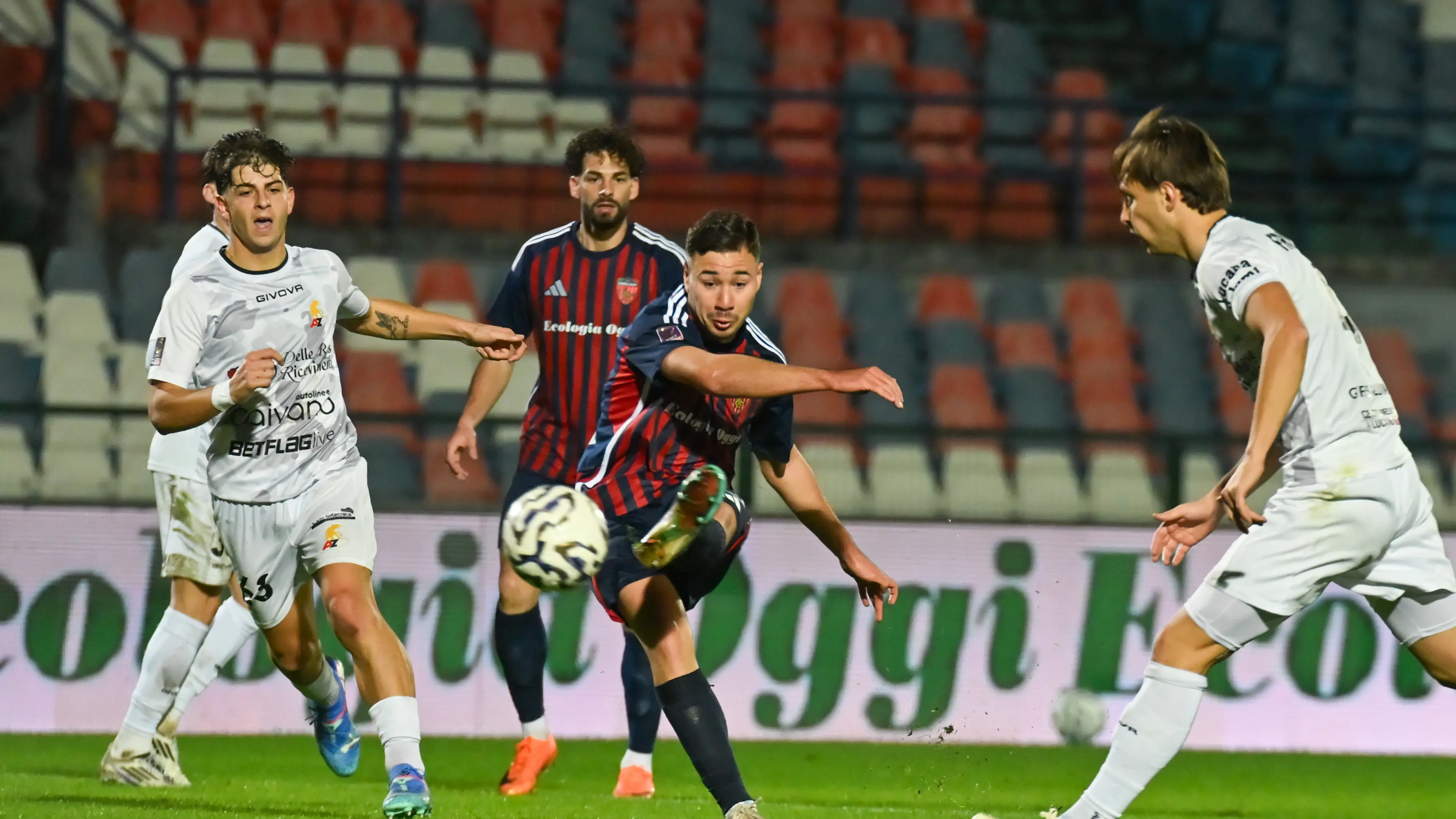 Cosenza-Picerno 1-0, i lupi non brillano ma portano a casa la vittoria: cosa serve per avvicinarsi alla vetta