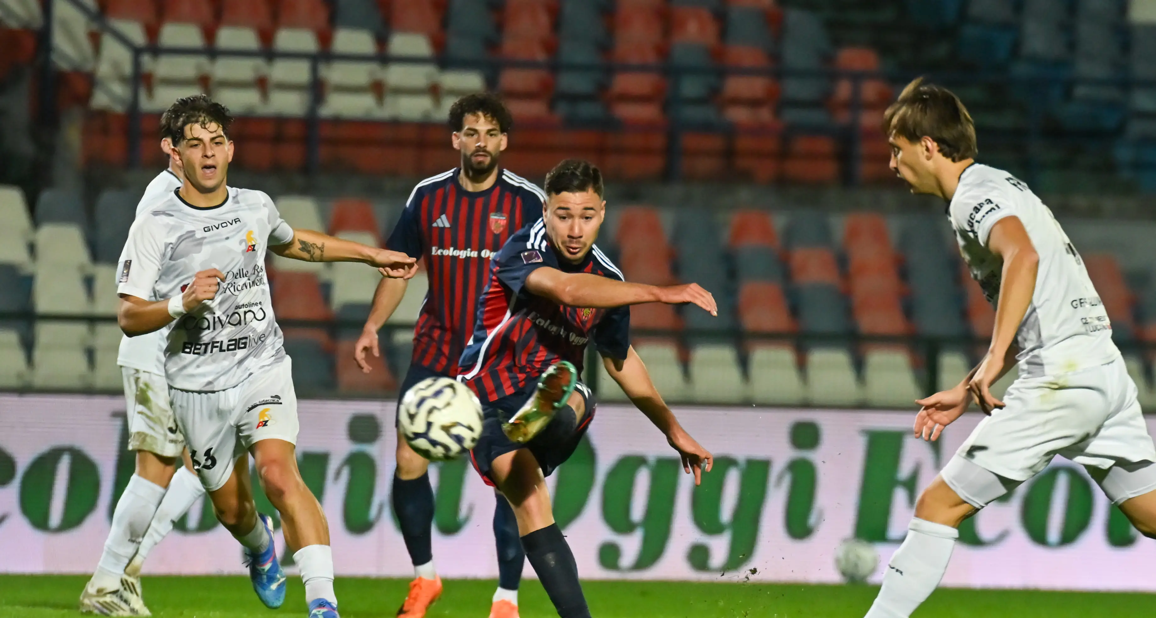 Cosenza-Picerno 1-0, i lupi non brillano ma portano a casa la vittoria: cosa serve per avvicinarsi alla vetta