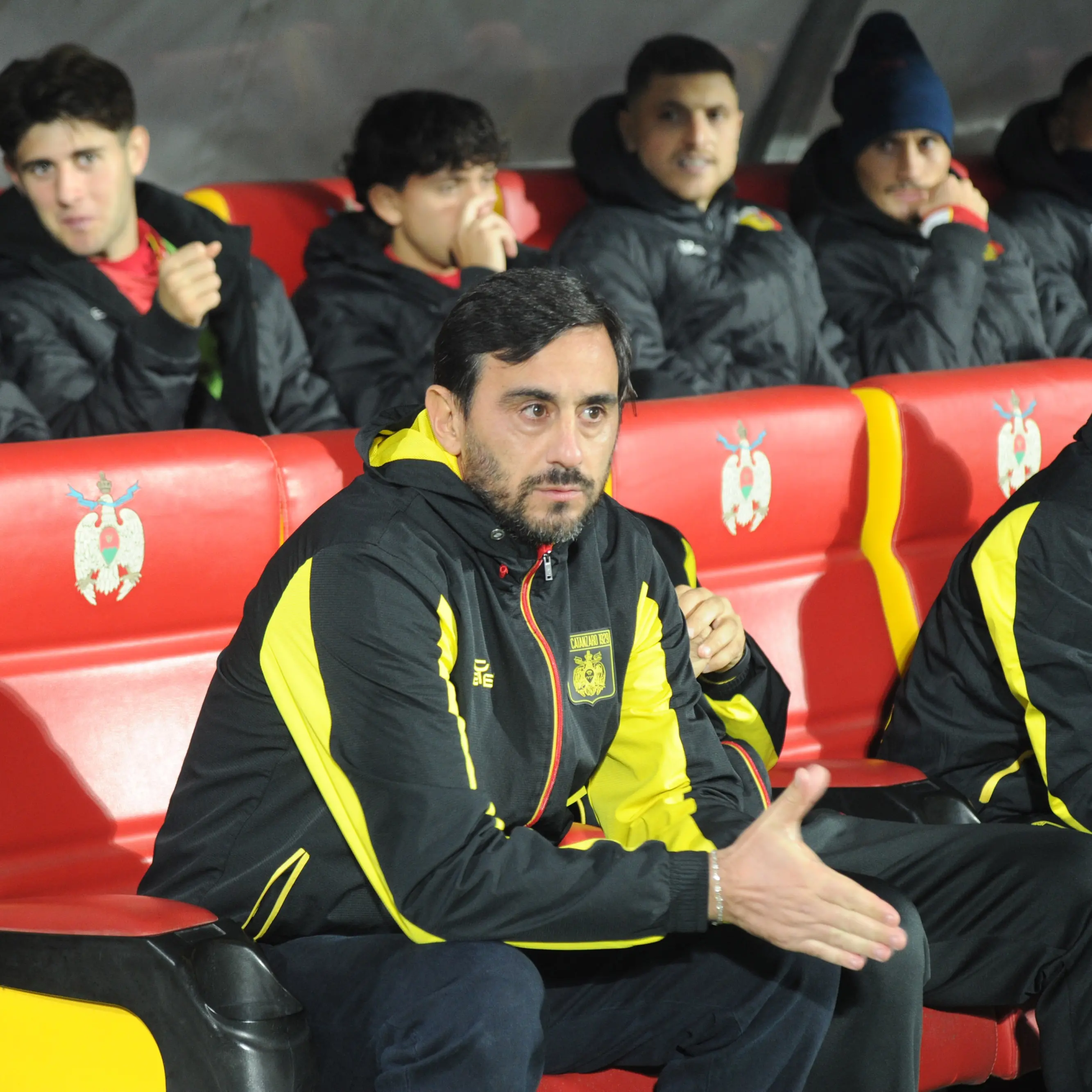 Modena-Catanzaro, Aquilani alza l’attenzione: «Servirà maturità. Loro forti e completi, ma noi sappiamo chi siamo»\n