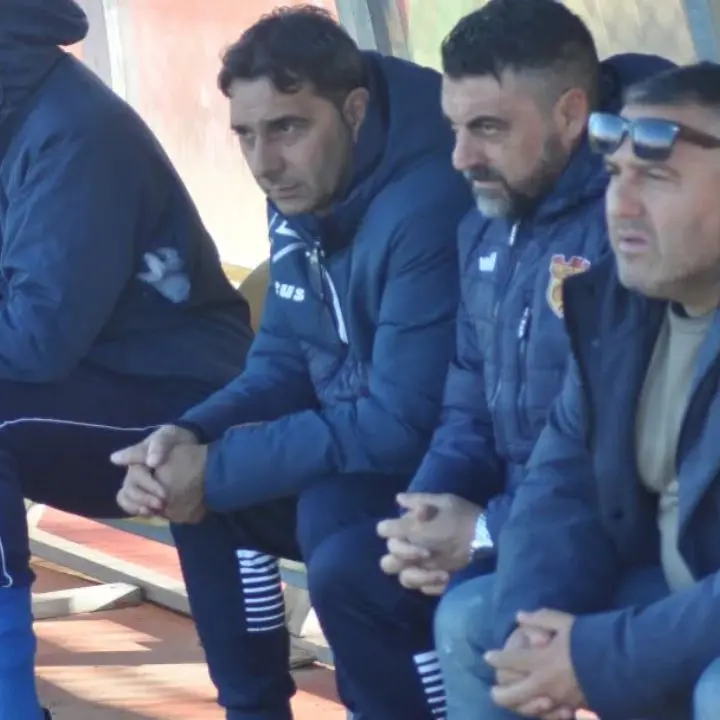 Eccellenza, l'Isola CR si arrende alla capolista Praiatortora. Gregorace: «Buona prestazione, il pari sarebbe stato giusto»\n