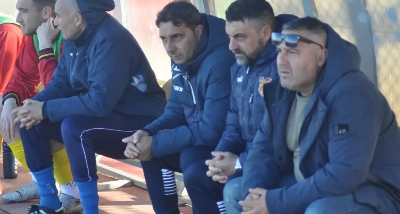 Eccellenza, l'Isola CR si arrende alla capolista Praiatortora. Gregorace: «Buona prestazione, il pari sarebbe stato giusto»\n