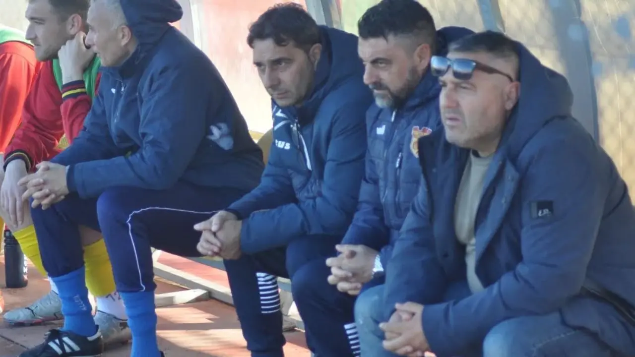 Eccellenza, l'Isola CR si arrende alla capolista Praiatortora. Gregorace: «Buona prestazione, il pari sarebbe stato giusto»\n