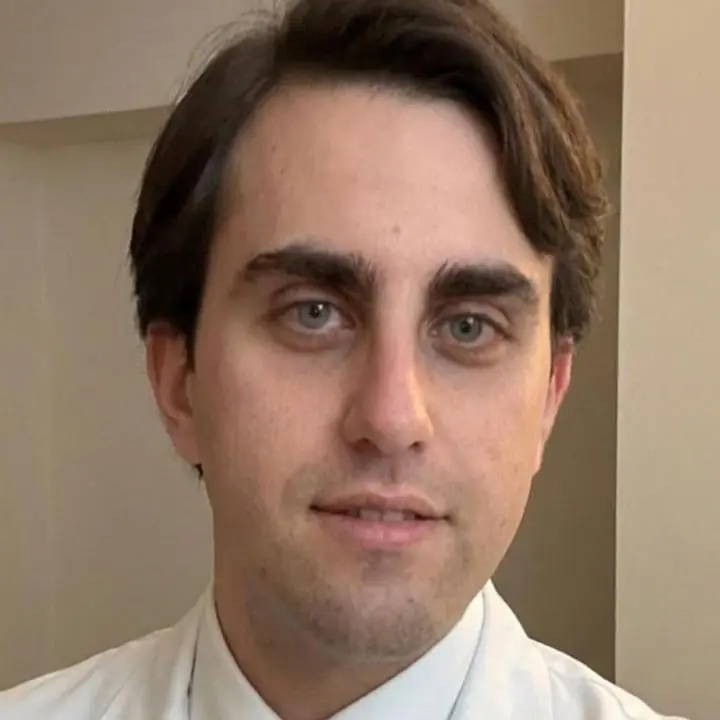 Un giovane dottore calabrese punto di riferimento dell’Epatologia: Francesco De Maria vince il Premio Claudio Puoti\n