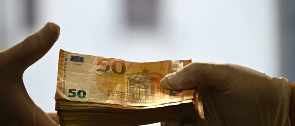 Pazienti in dialisi dirottati in\u00A0cliniche private, primario arrestato a Roma mentre intascava una mazzetta