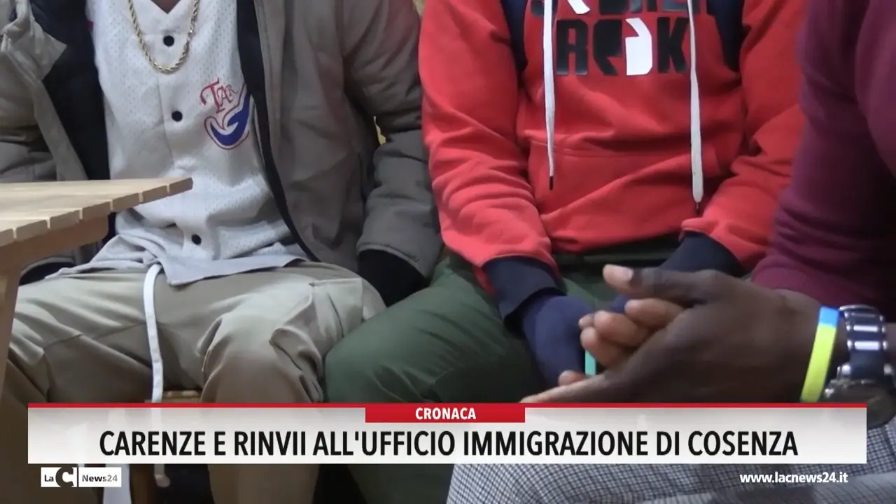 Carenze e rinvii all'ufficio immigrazione di Cosenza