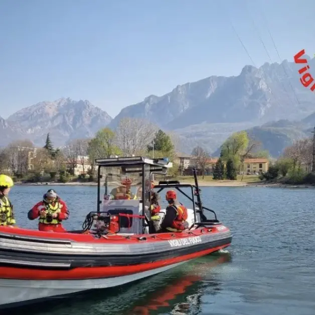 Lago di Como, corpo di una 23enne recuperato a 12 metri: indagini in corso sulle cause della tragedia