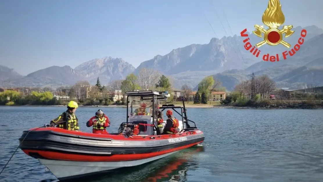 Lago di Como, corpo di una 23enne recuperato a 12 metri: indagini in corso sulle cause della tragedia