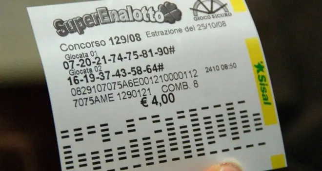Corigliano-Rossano, giocatore fortunato al SuperEnalotto: vinti più di 22mila euro con un “5”