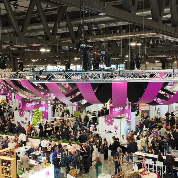Milano, Artigiano in Fiera: la Calabria Straordinaria inaugura il suo ristorante regionale\n