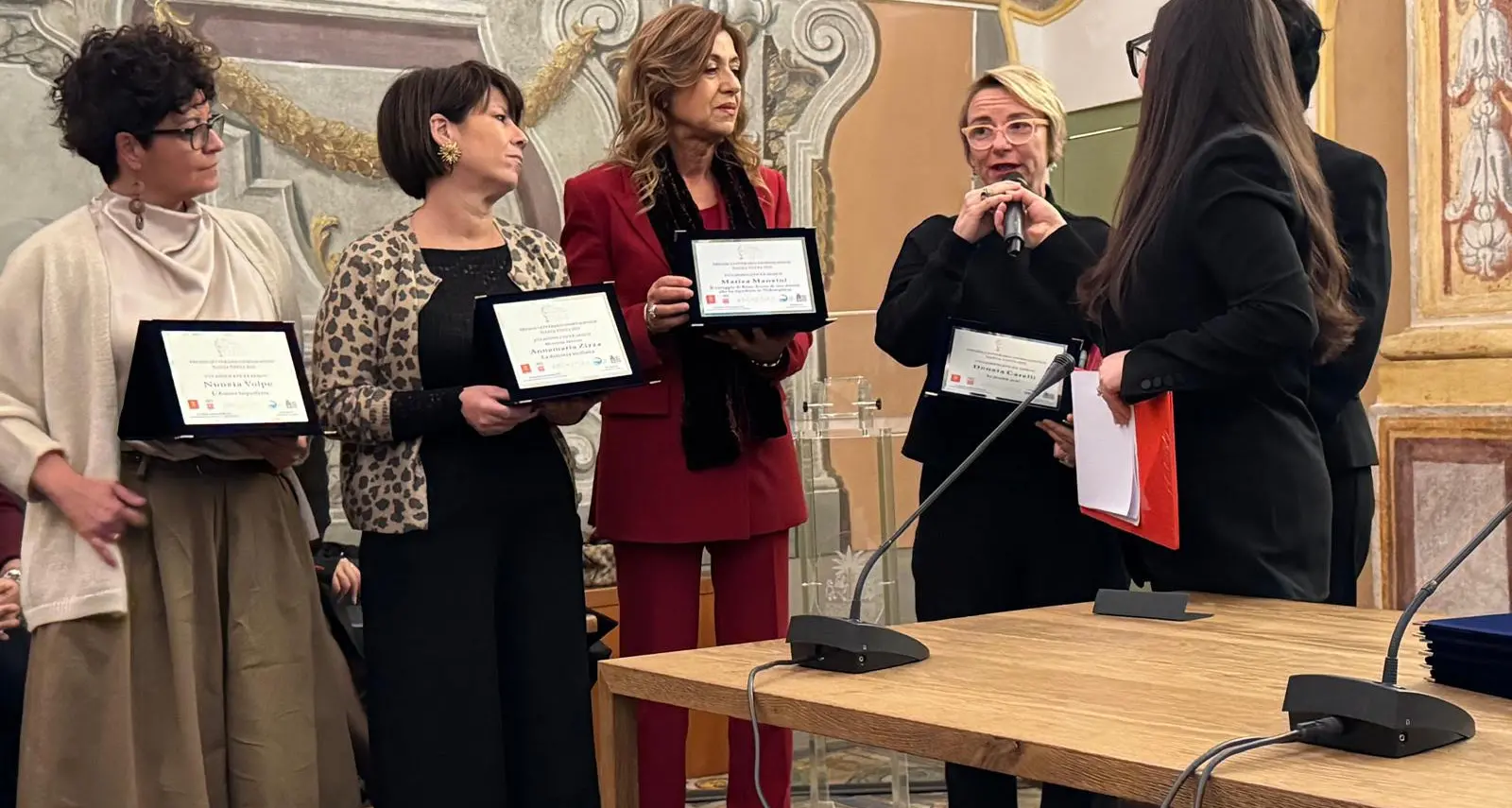 Lamezia, il procuratore Manzini sul podio al Premio Nadia Toffa 2025 con Il coraggio di rosa\n