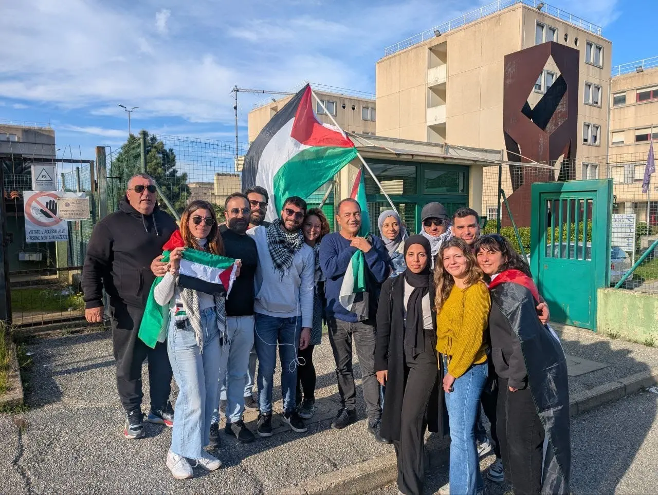 Rossano, Mimmo Lucano visita il giovane palestinese arrestato per terrorismo\n