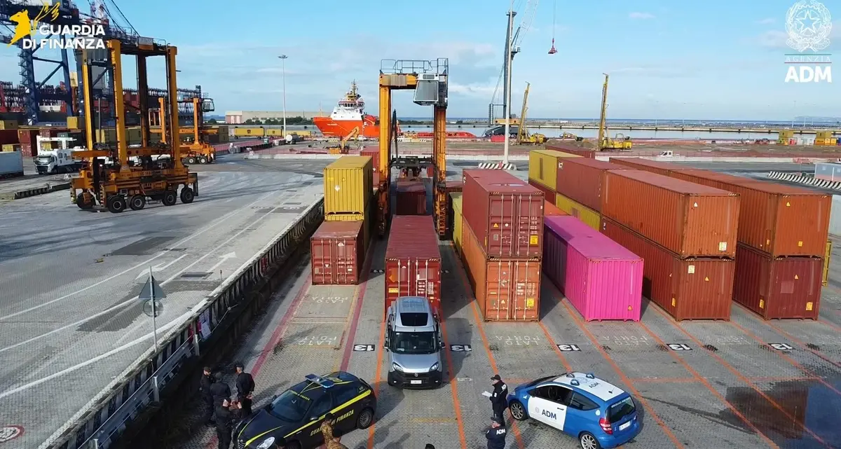 Porto di Gioia Tauro, negli ultimi due anni sequestrati 120 tonnellate di fuochi pirotecnici illegali