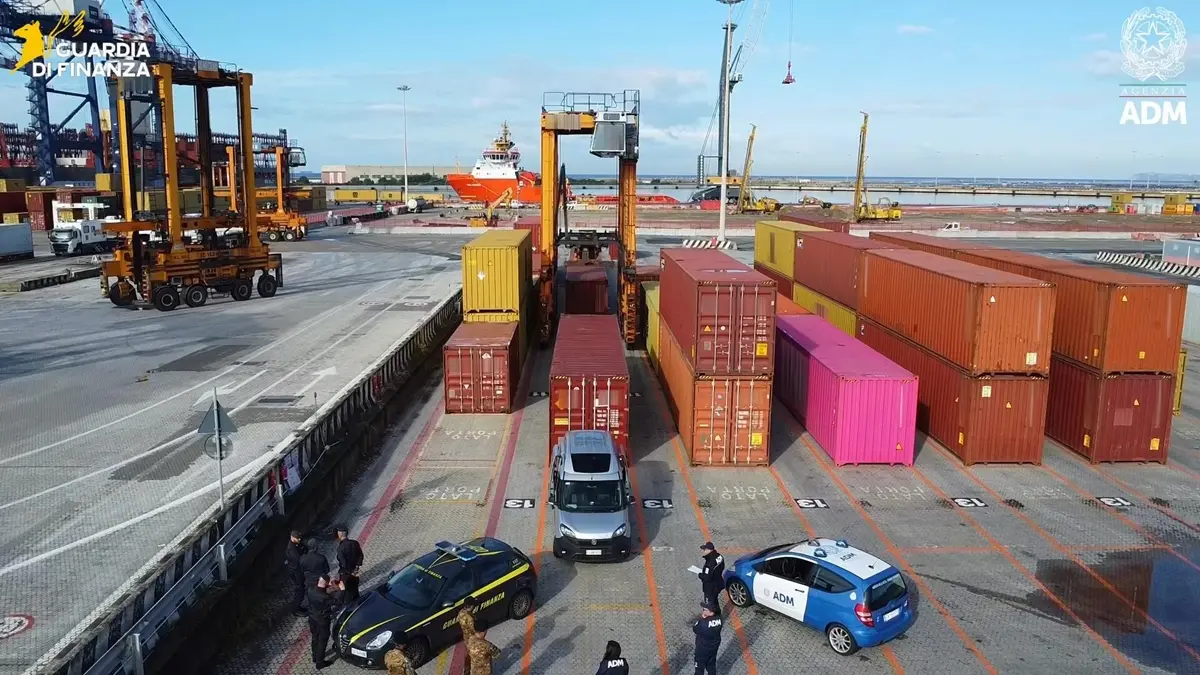 Porto di Gioia Tauro, negli ultimi due anni sequestrati 120 tonnellate di fuochi pirotecnici illegali