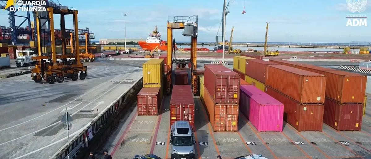 Porto di Gioia Tauro, negli ultimi due anni sequestrati 120 tonnellate di fuochi pirotecnici illegali