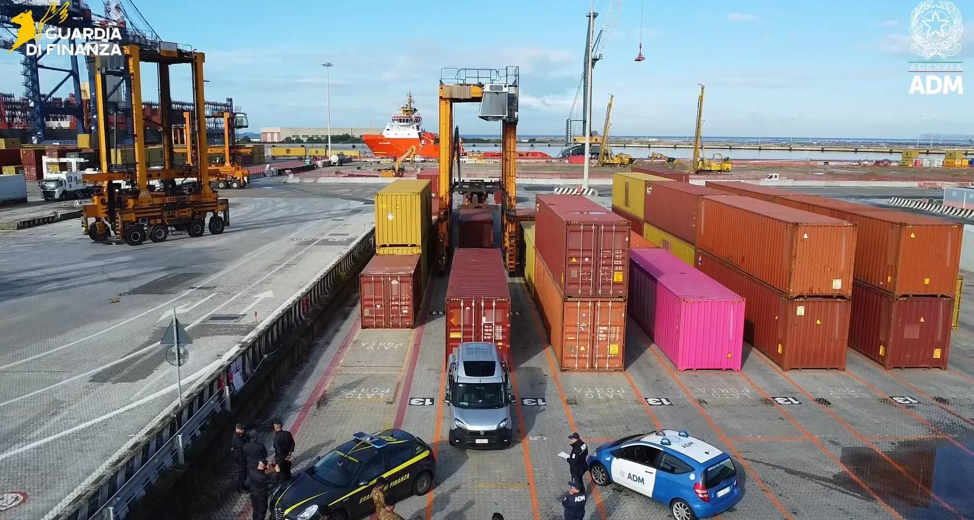 Traffico illegale di fuochi pirotecnici, più di 120 tonnellate sequestrate nel porto di Gioia negli ultimi due anni\n