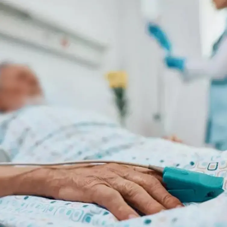 Ha un tumore alla prostata e deve aspettare nove mesi per una Pet, i figli a Occhiuto: «In Calabria sanità ferma agli anni 80»\n