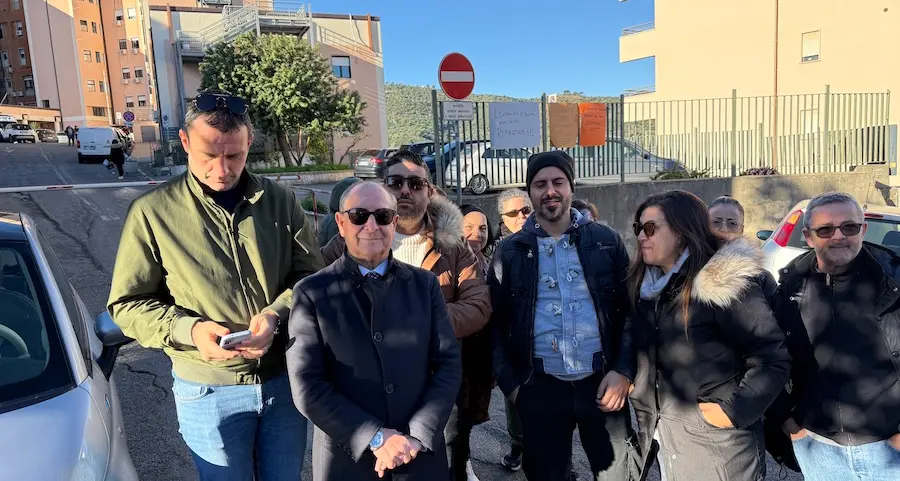 Pulizie negli ospedali, addetti senza salario: allarme per centinaia di famiglie in attesa