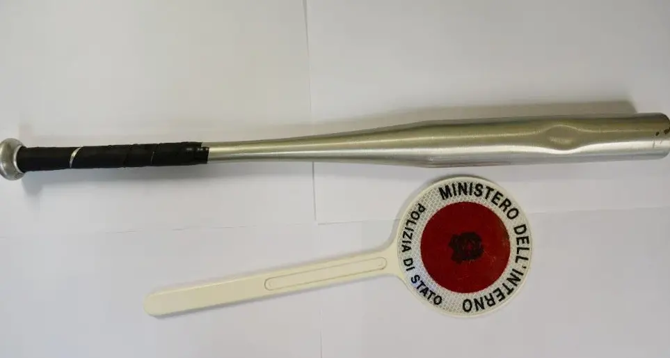 Follia a Vibo, armato di mazza da baseball aggredisce un uomo: denunciato