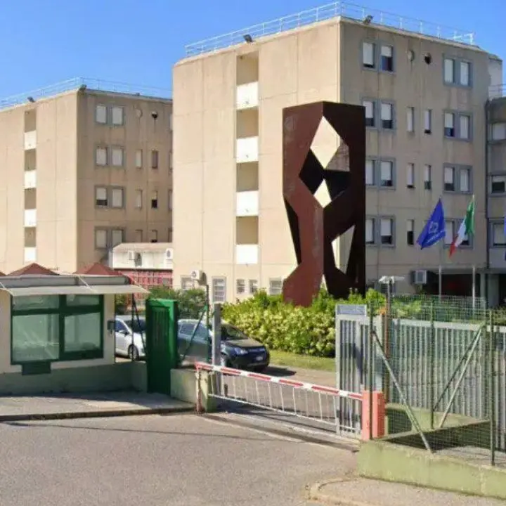 Tensione nel carcere di Rossano: detenuto inscena un malore e semina il panico in infermeria\n