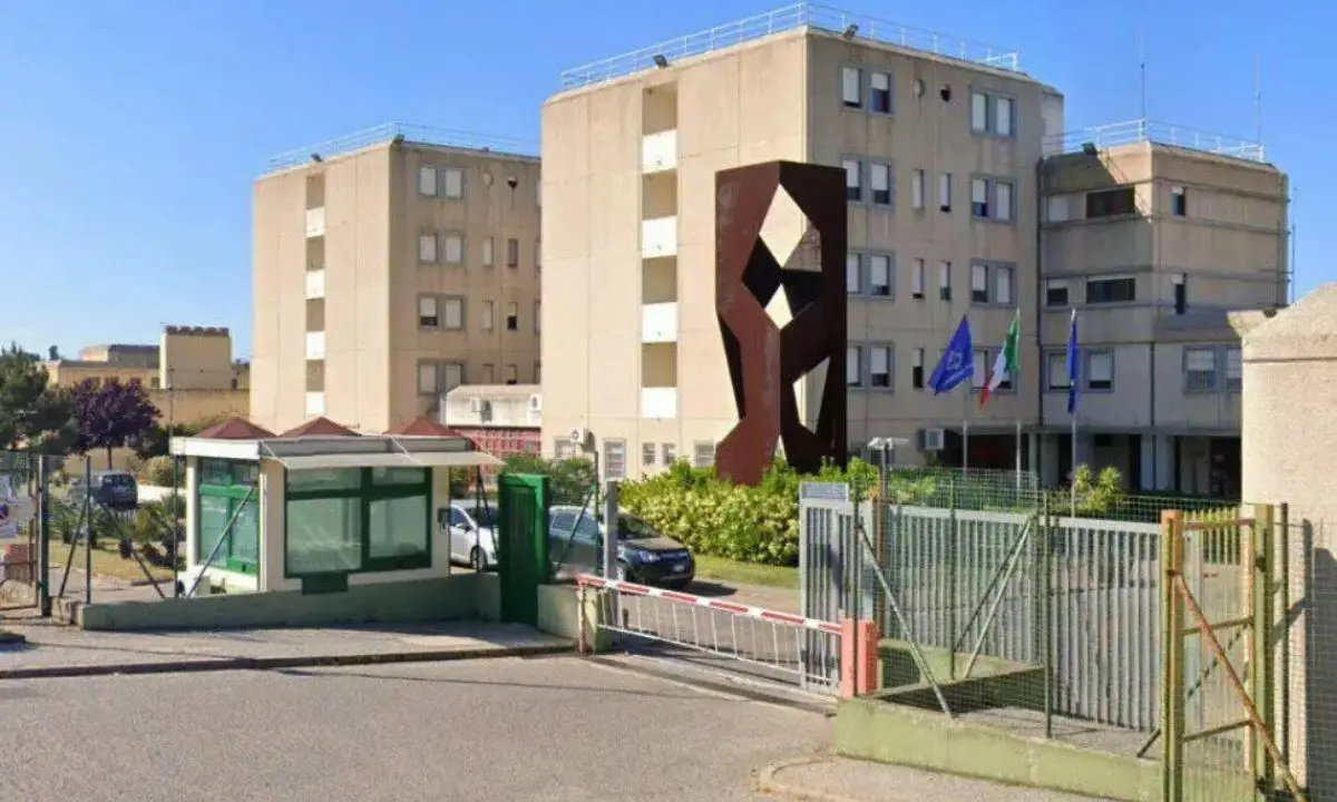 Tensione nel carcere di Rossano: detenuto inscena un malore e semina il panico in infermeria\n