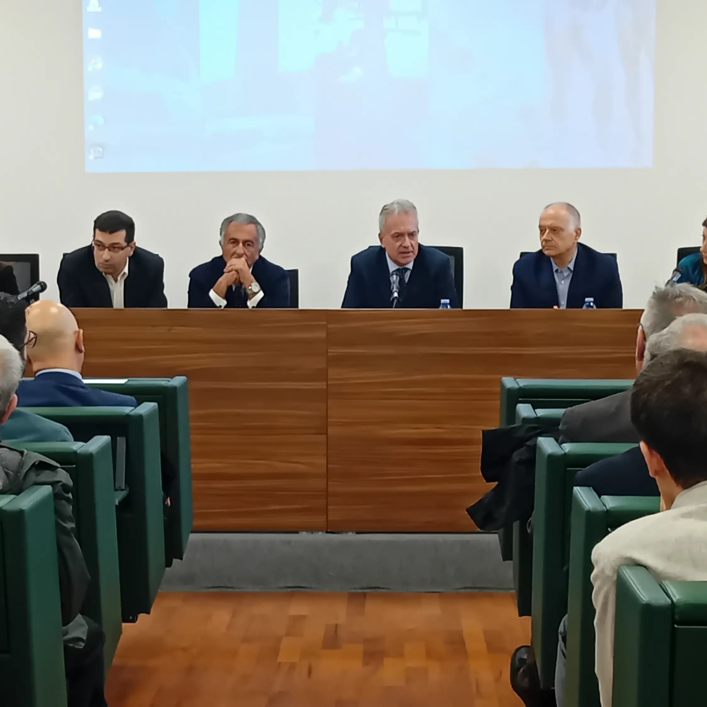 Altri 16 treni e 600 bus,\u00A0la Regione prepara il nuovo piano per il trasporto pubblico locale e annuncia nuovi investimenti\n