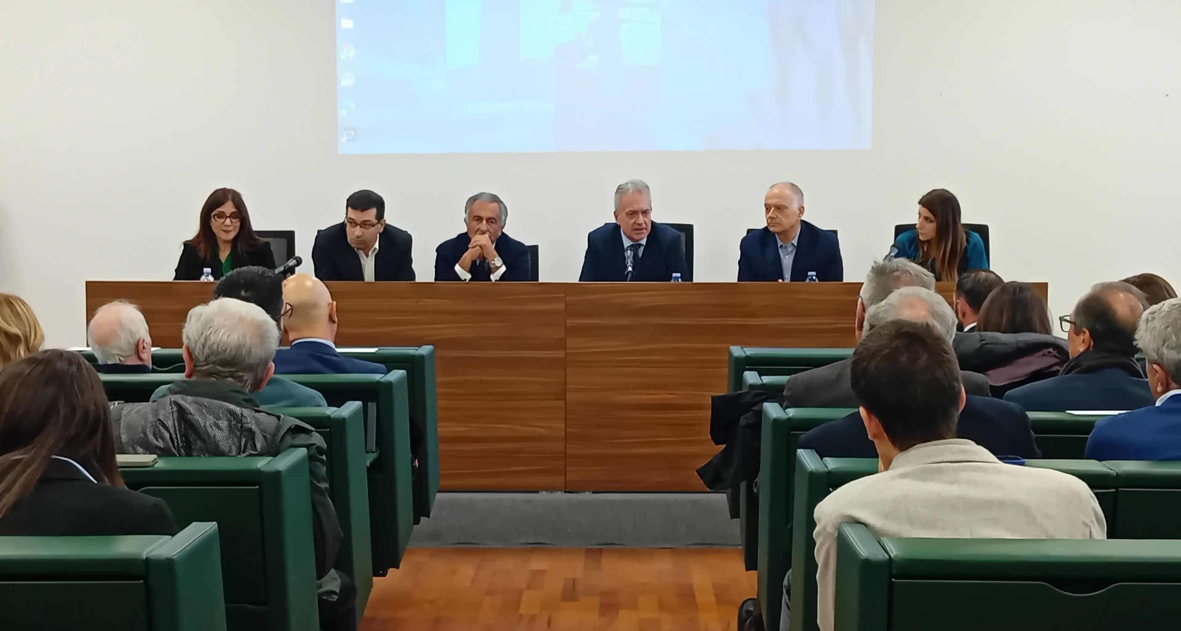 Altri 16 treni e 600 bus,\u00A0la Regione prepara il nuovo piano per il trasporto pubblico locale e annuncia nuovi investimenti\n